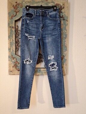 🔥🔥CLEARANCE🔥🔥 SO Distressed Mid Blue Skinny Jeans for Women. Size 9